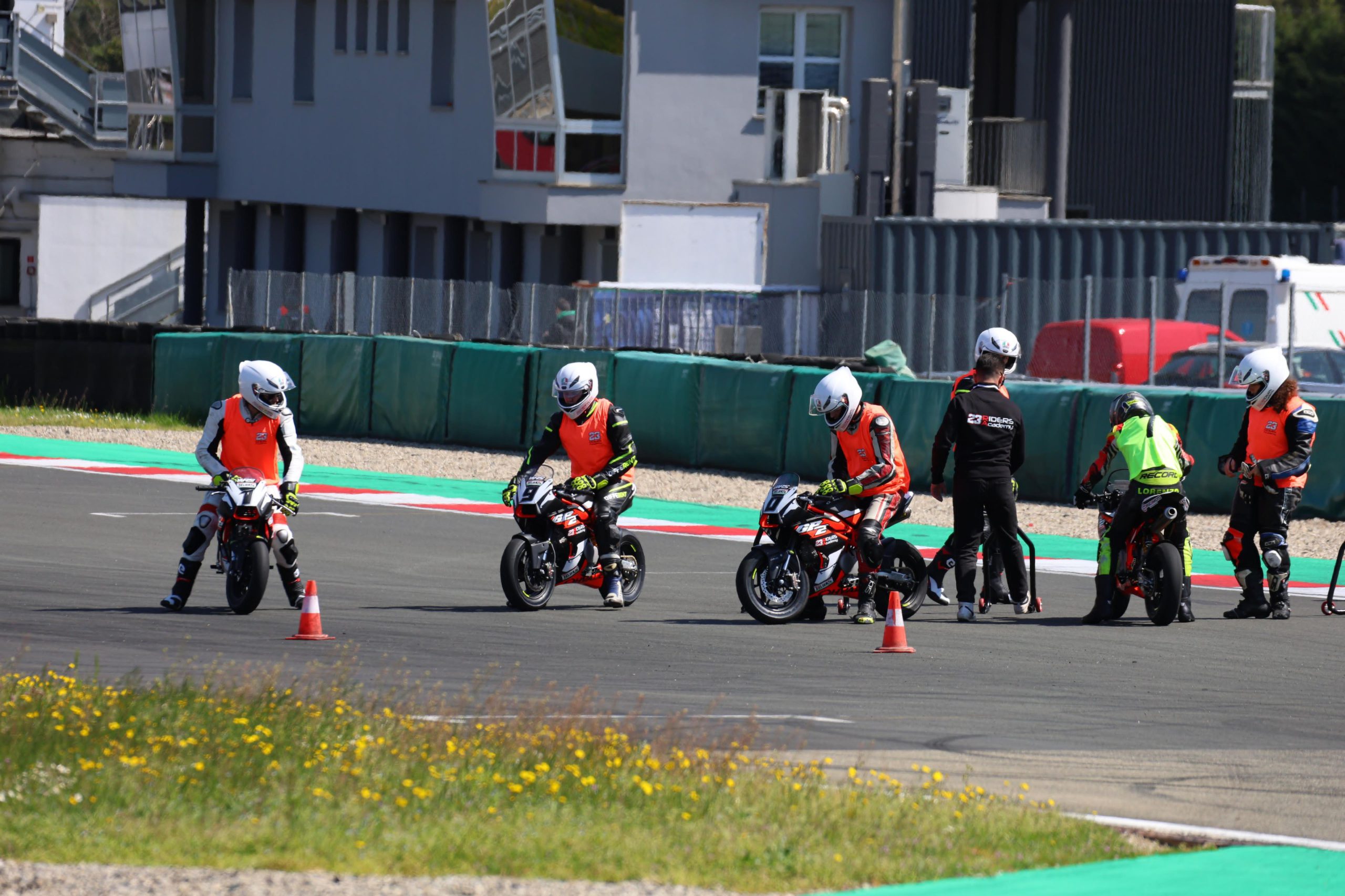 sito web 23 riders academy